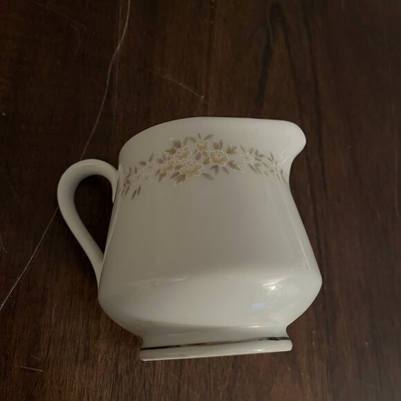 Crown Victoria - Carolyn - Creamer - Picture 2 of 5